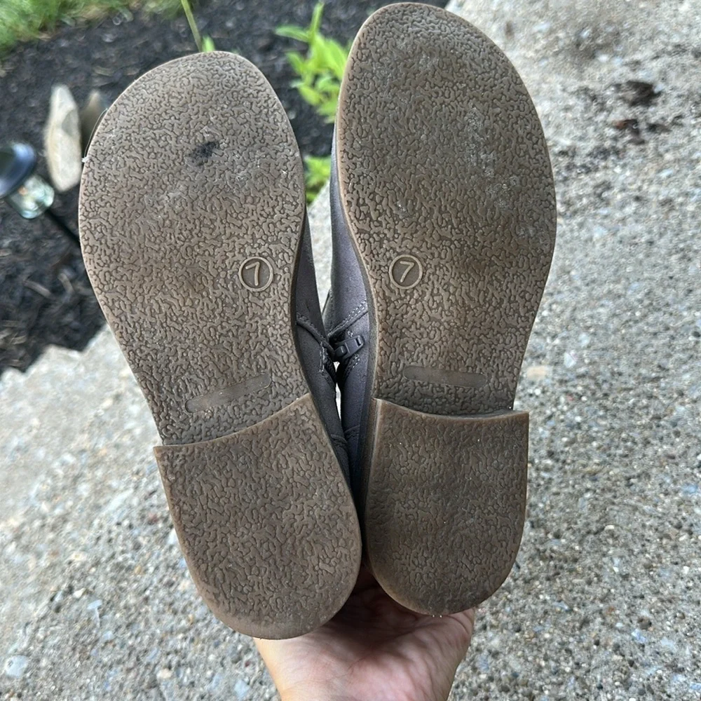 Natural Reflections grey booties women’s size 7
